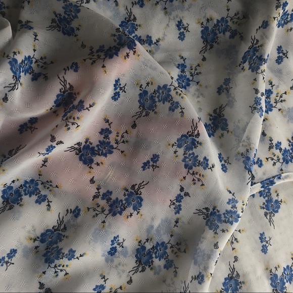 Floral 3/4 sleeve low back blouse - Picture 4 of 8